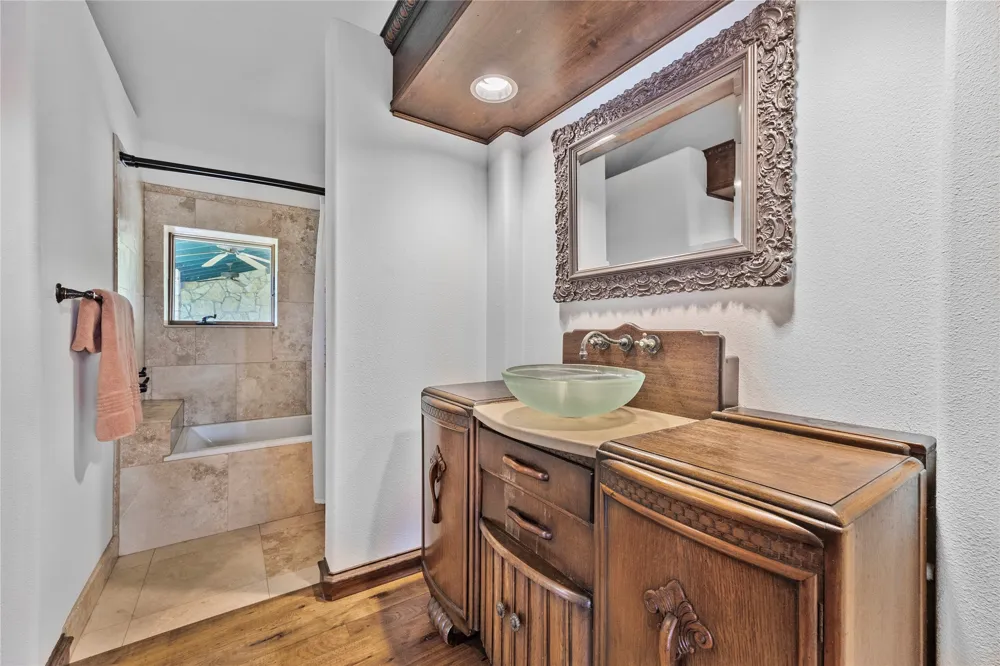 15805 Buddy Avenue Volente, TX 78641