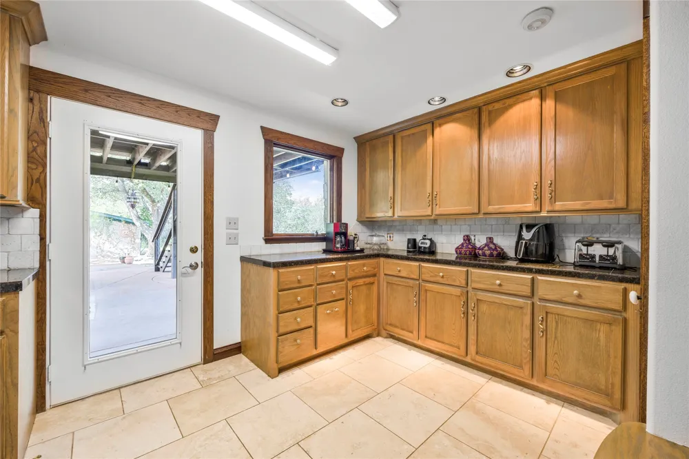 15805 Buddy Avenue Volente, TX 78641