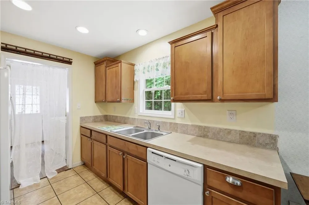 212 Lakeview Drive Pelham, NC 27311