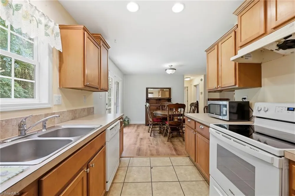 212 Lakeview Drive Pelham, NC 27311