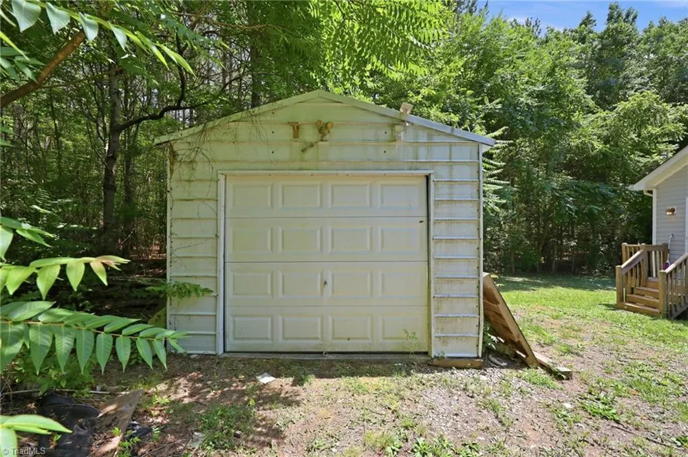 212 Lakeview Drive Pelham, NC 27311