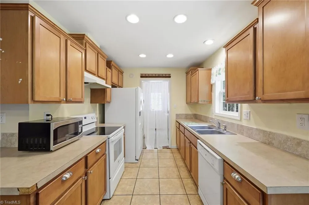 212 Lakeview Drive Pelham, NC 27311