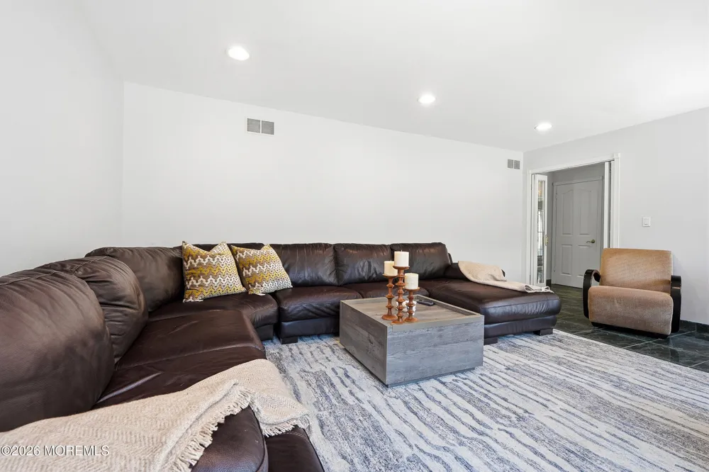 4 Mount Court Oakhurst, NJ 07755