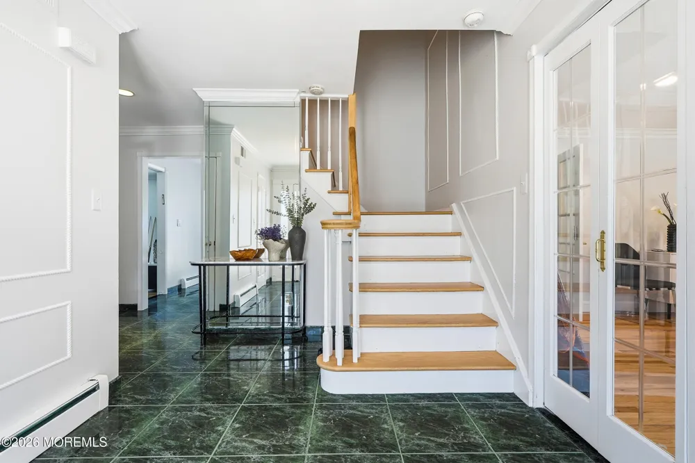 4 Mount Court Oakhurst, NJ 07755