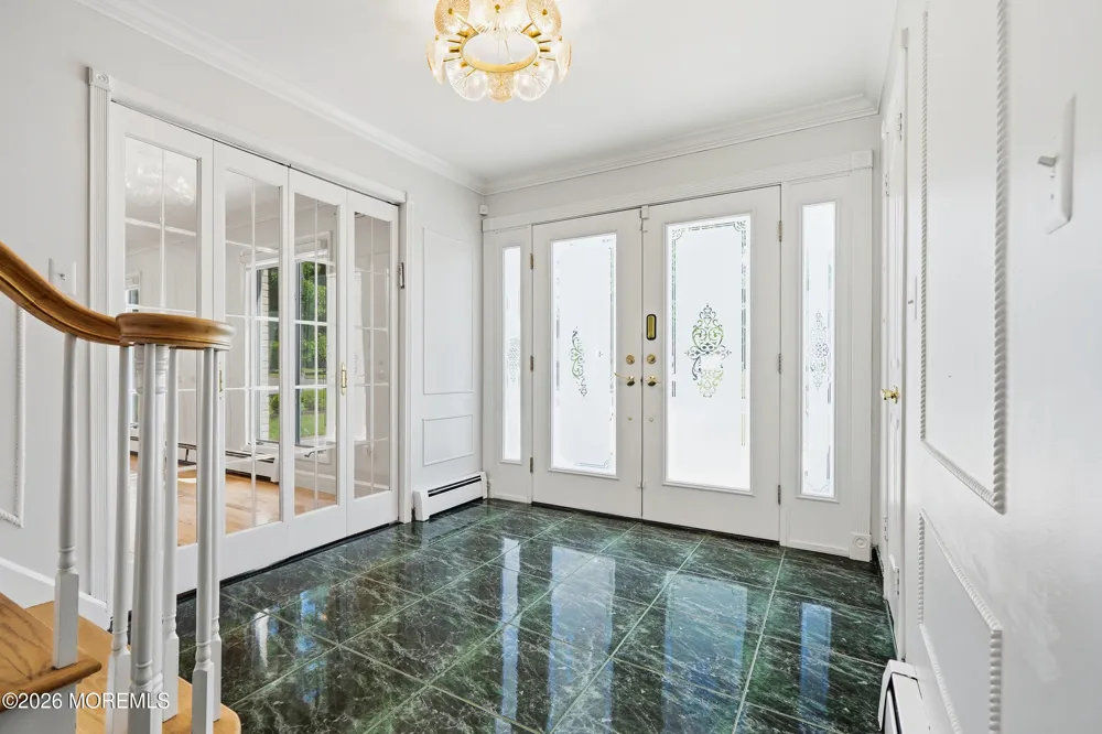 4 Mount Court Oakhurst, NJ 07755