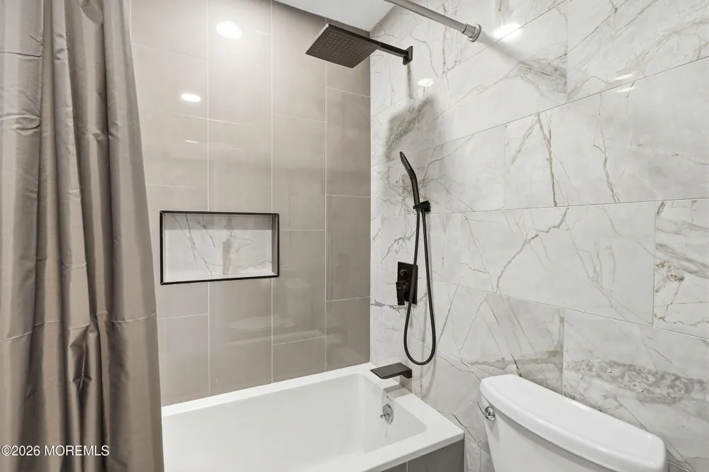 4 Mount Court Oakhurst, NJ 07755