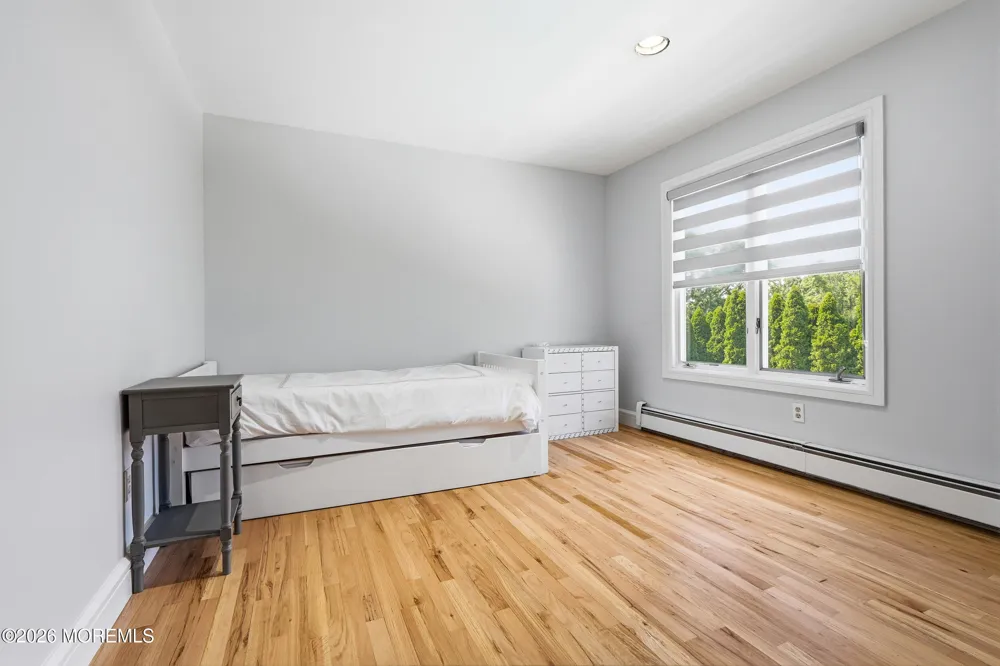 4 Mount Court Oakhurst, NJ 07755