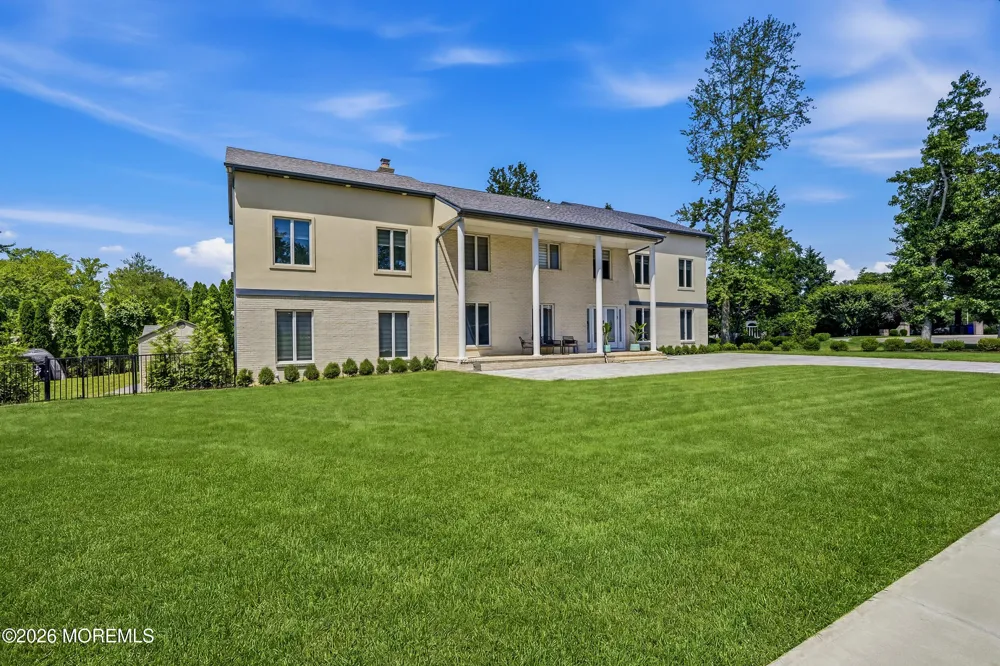 4 Mount Court Oakhurst, NJ 07755