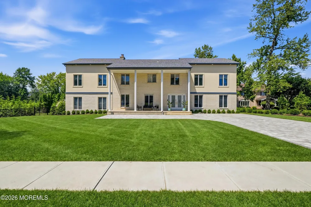 4 Mount Court Oakhurst, NJ 07755