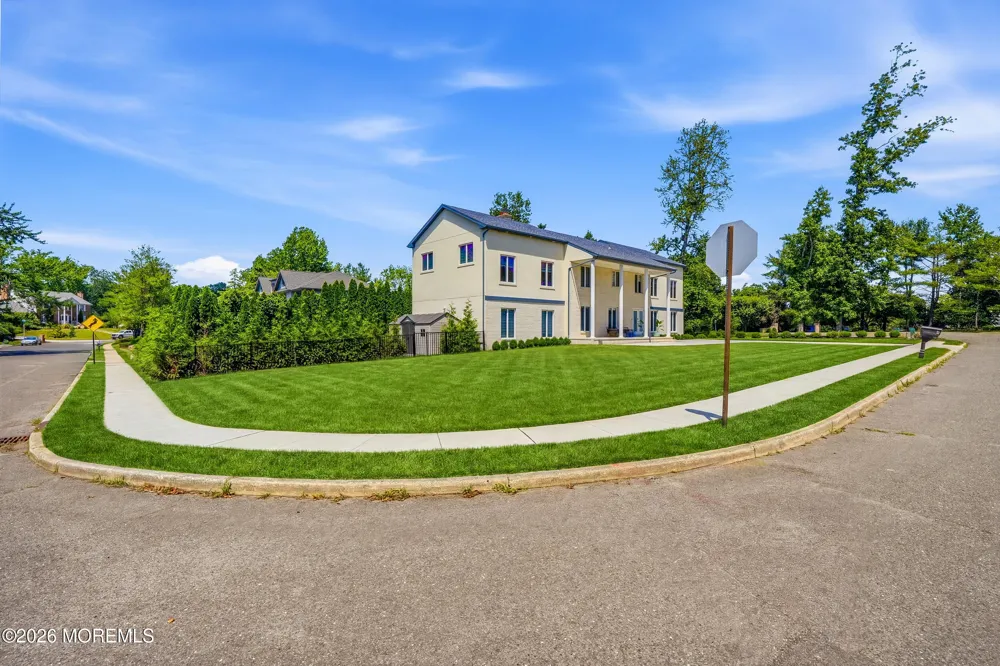 4 Mount Court Oakhurst, NJ 07755