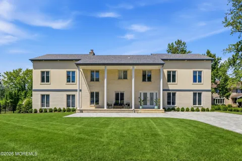4 Mount Court