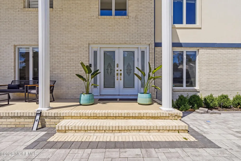 4 Mount Court Oakhurst, NJ 07755