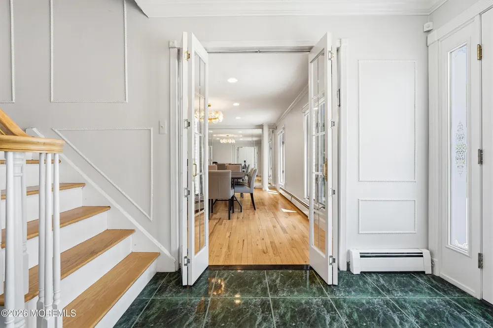 4 Mount Court Oakhurst, NJ 07755