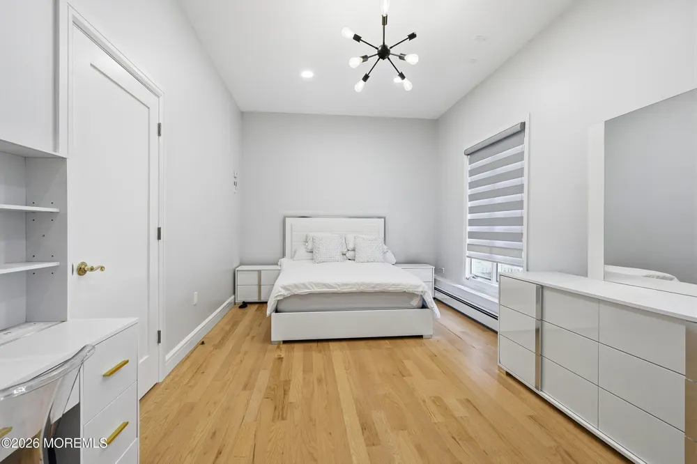 4 Mount Court Oakhurst, NJ 07755