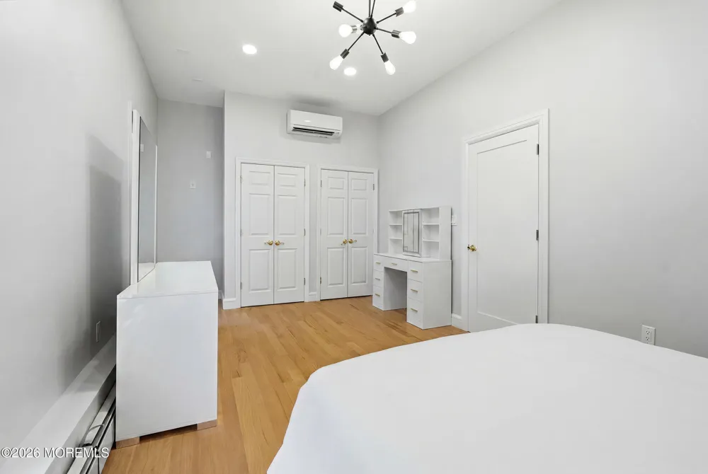 4 Mount Court Oakhurst, NJ 07755