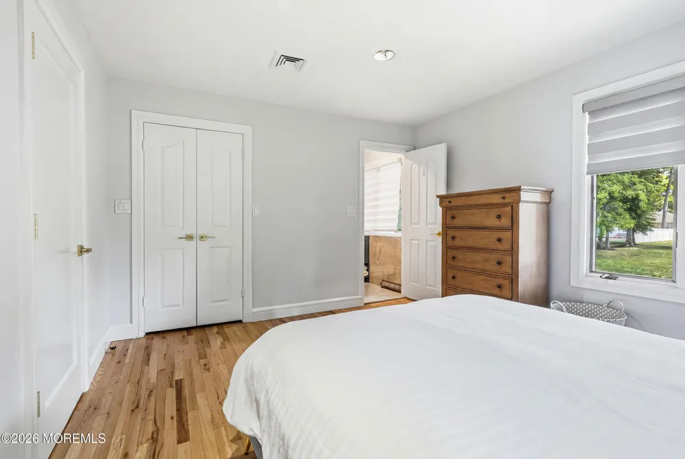 4 Mount Court Oakhurst, NJ 07755