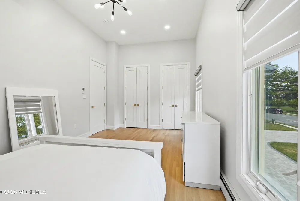 4 Mount Court Oakhurst, NJ 07755