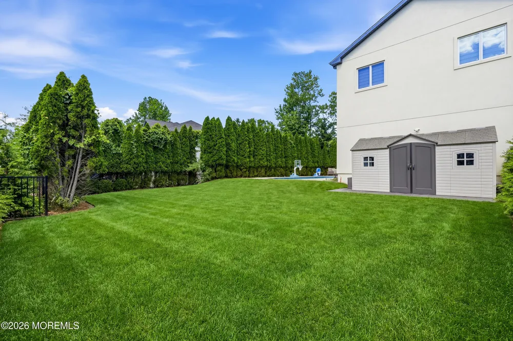 4 Mount Court Oakhurst, NJ 07755