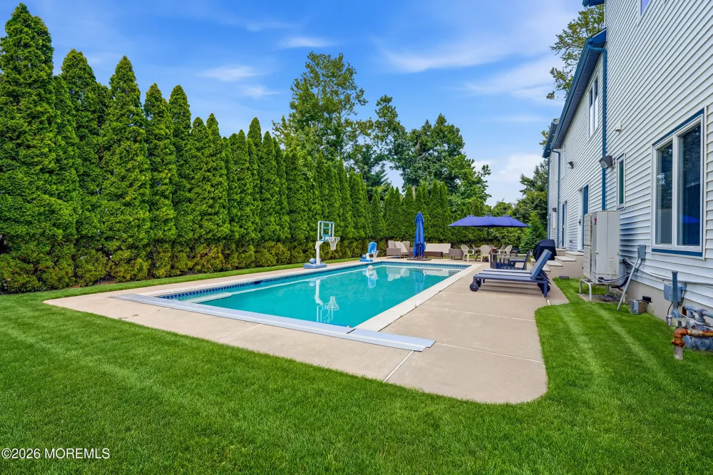 4 Mount Court Oakhurst, NJ 07755