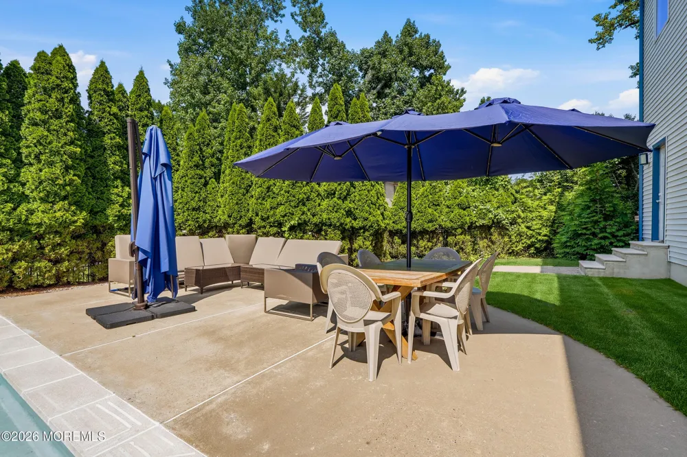 4 Mount Court Oakhurst, NJ 07755