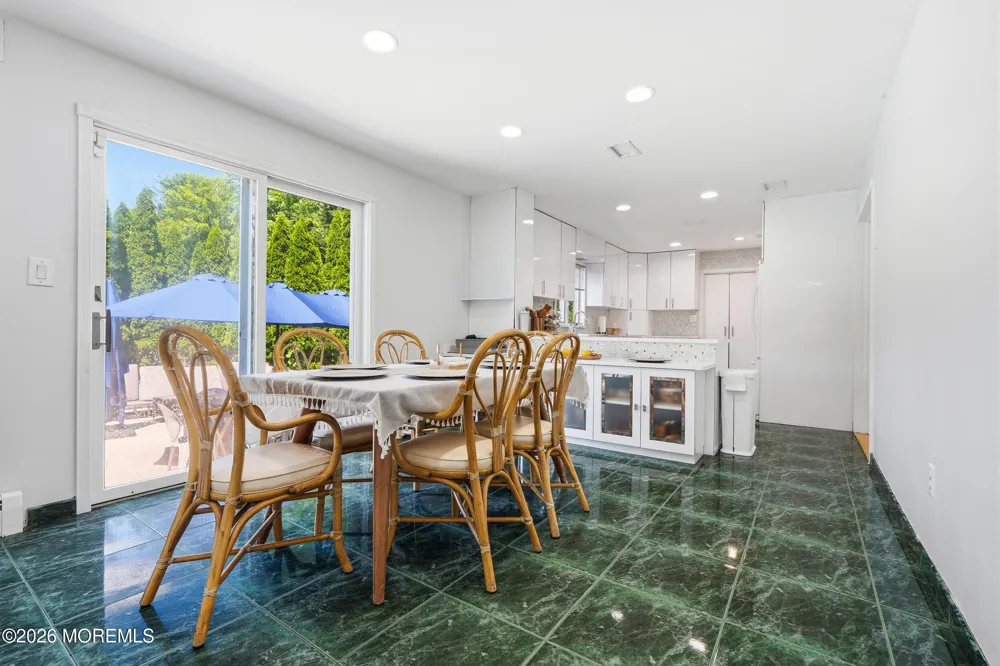 4 Mount Court Oakhurst, NJ 07755