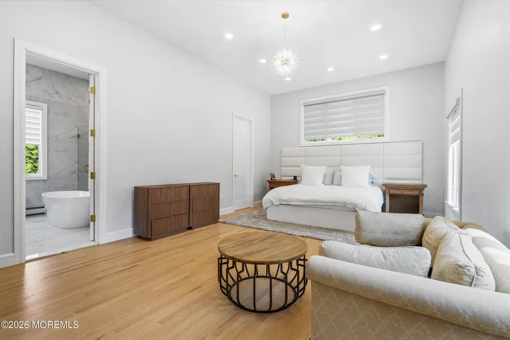 4 Mount Court Oakhurst, NJ 07755