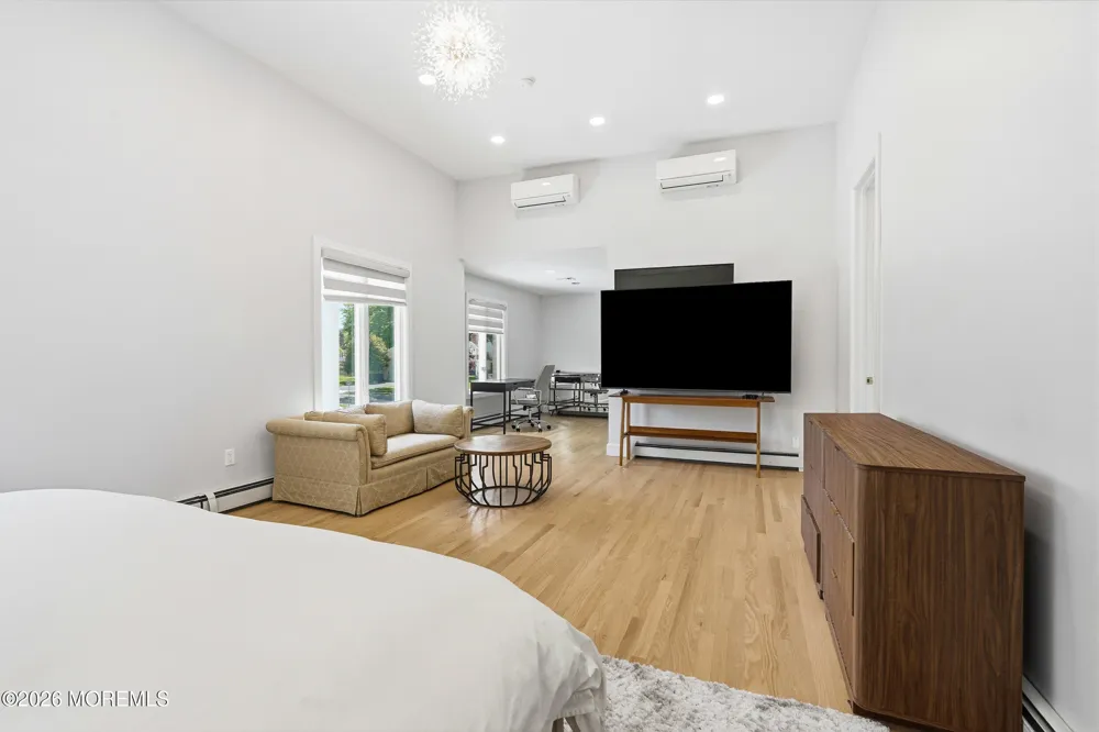 4 Mount Court Oakhurst, NJ 07755