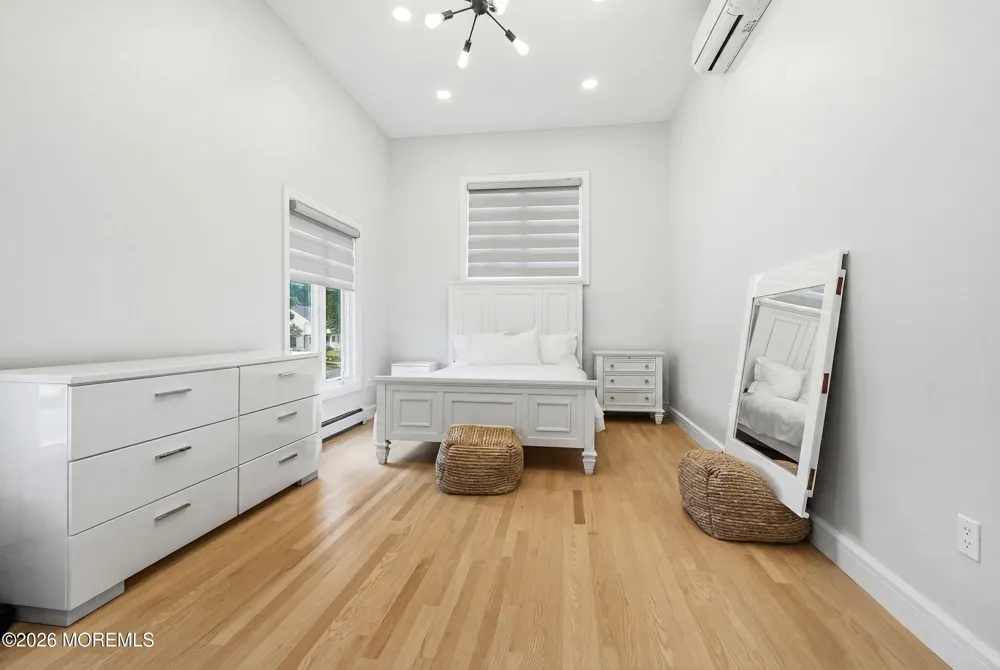 4 Mount Court Oakhurst, NJ 07755