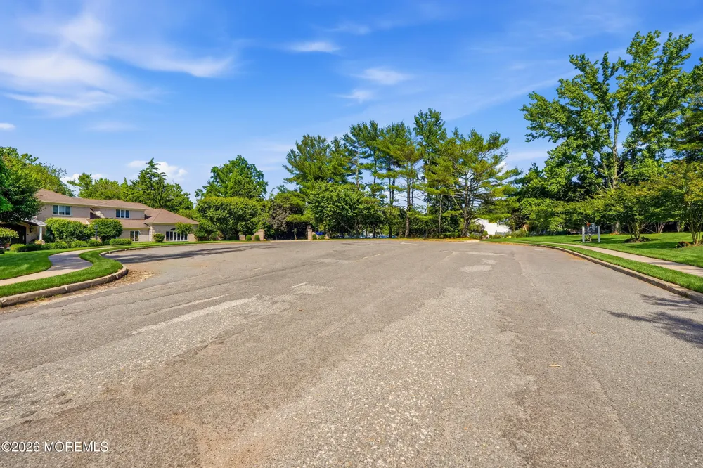 4 Mount Court Oakhurst, NJ 07755