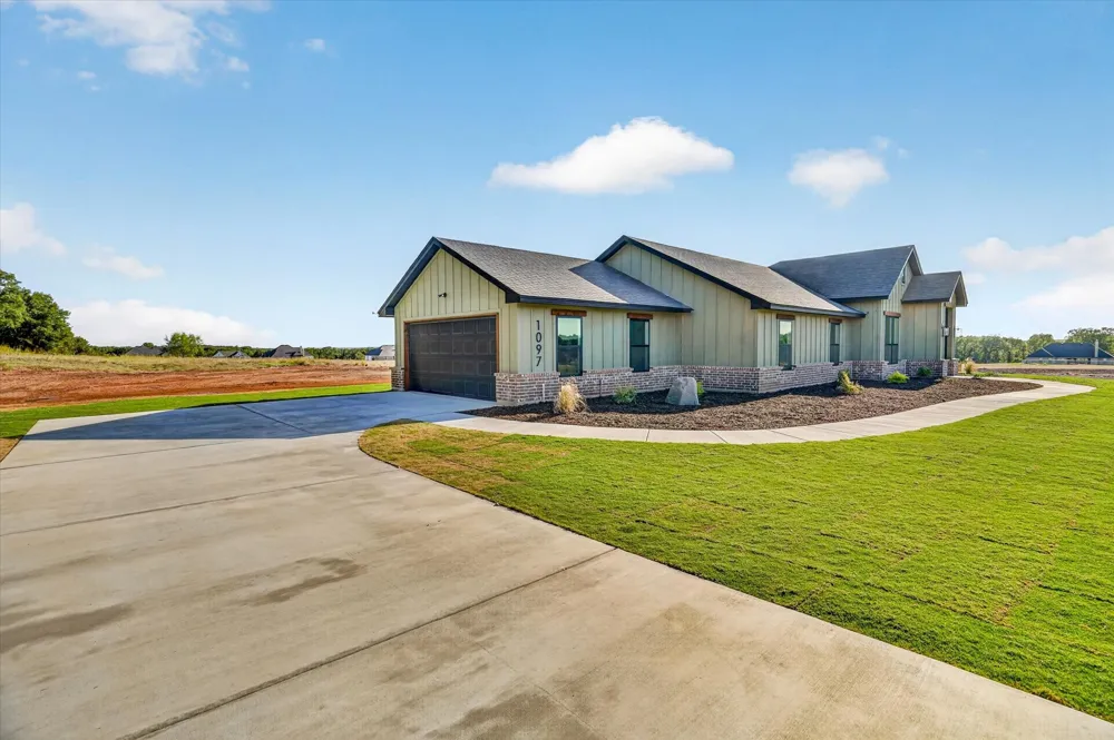 1097 Colt Road Springtown, TX 76082