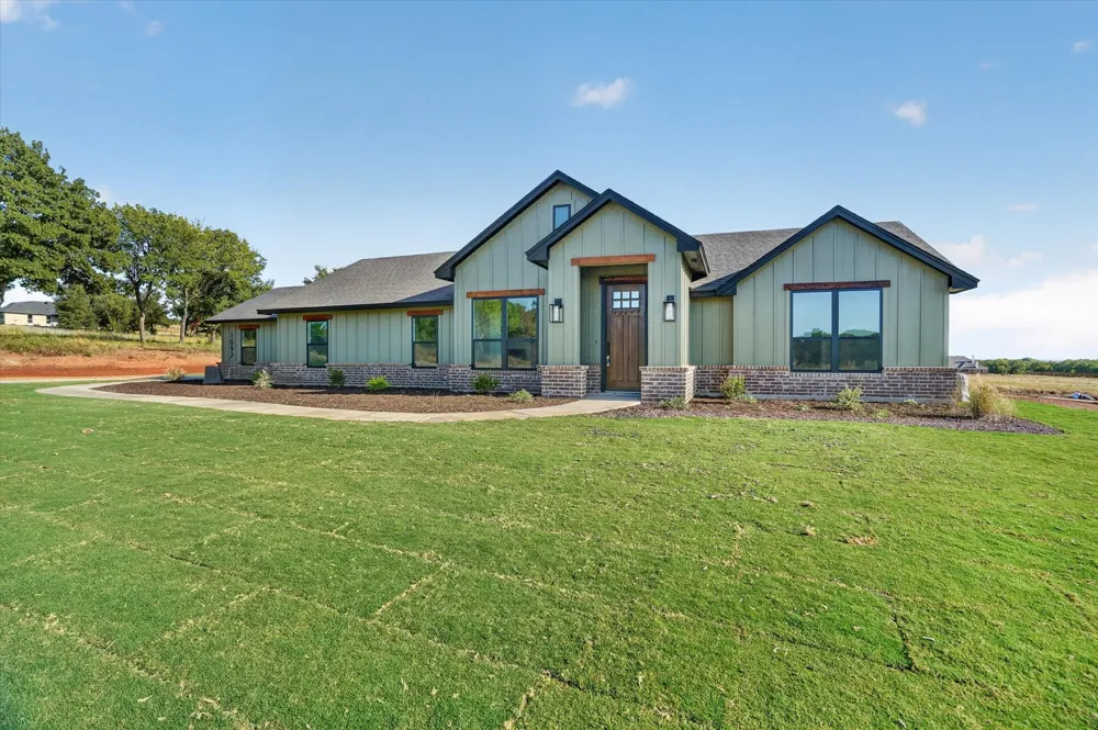 1097 Colt Road Springtown, TX 76082