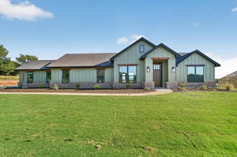 1097 Colt Road