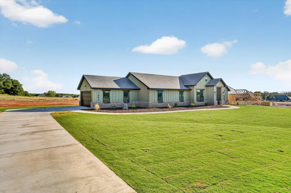 1097 Colt Road Springtown, TX 76082