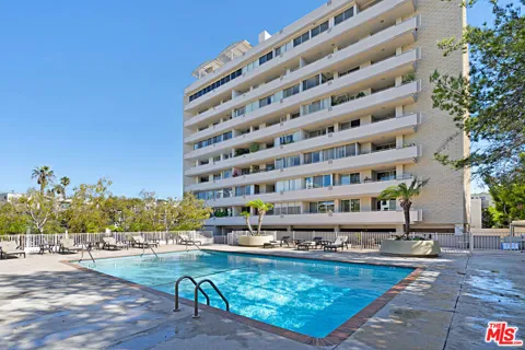 1333 S Beverly Glen #302