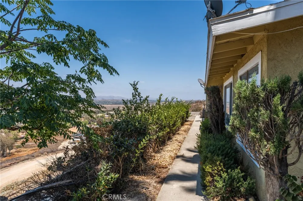 20831 Mandeville Lake Mathews, CA 92570