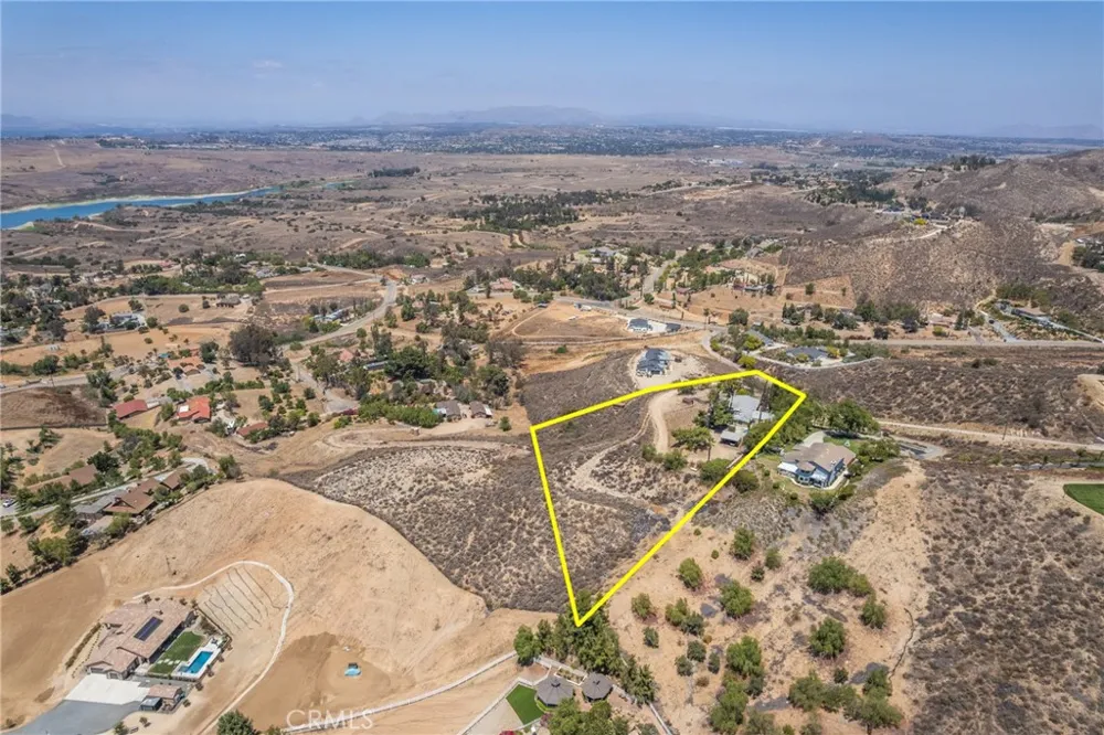 20831 Mandeville Lake Mathews, CA 92570