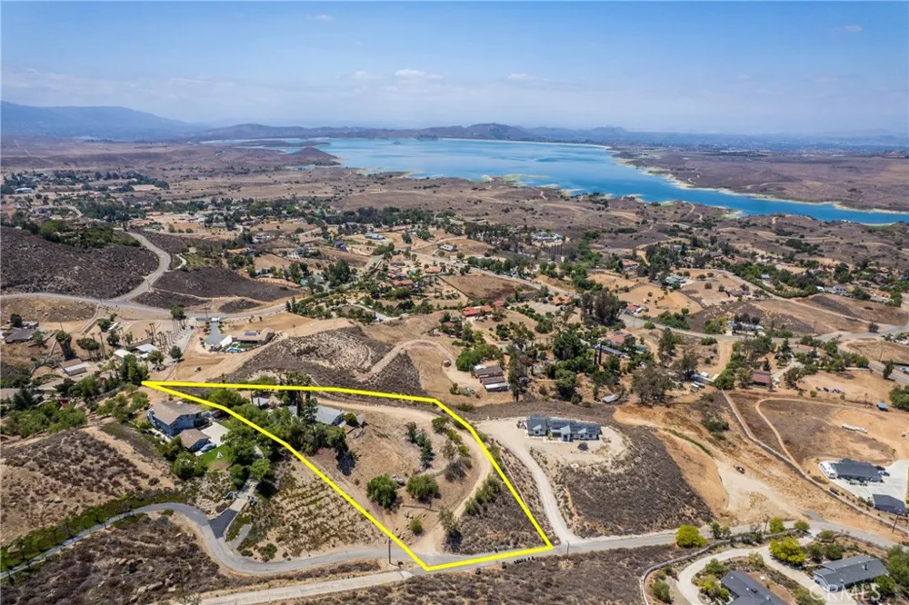 20831 Mandeville Lake Mathews, CA 92570