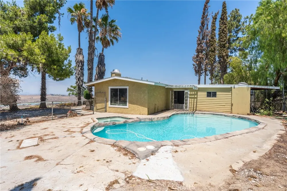 20831 Mandeville Lake Mathews, CA 92570