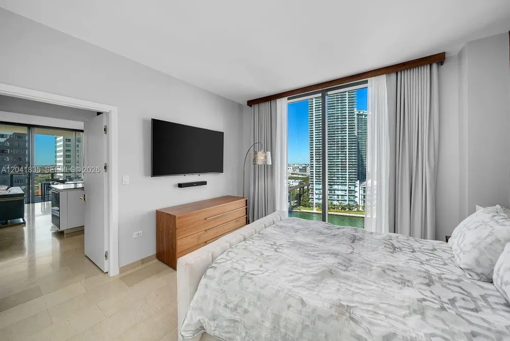 88 SW 7th St #1212 Miami, FL 33130