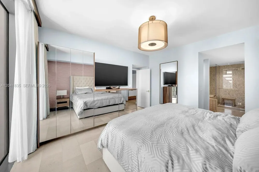 88 SW 7th St #1212 Miami, FL 33130