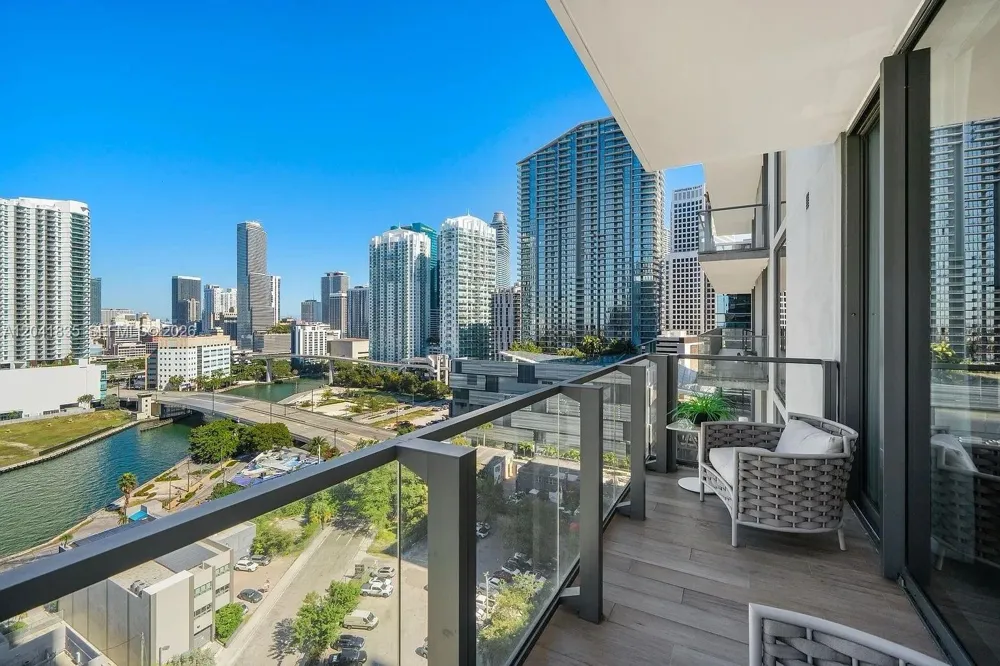 88 SW 7th St #1212 Miami, FL 33130
