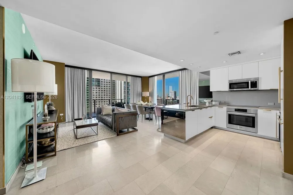 88 SW 7th St #1212 Miami, FL 33130