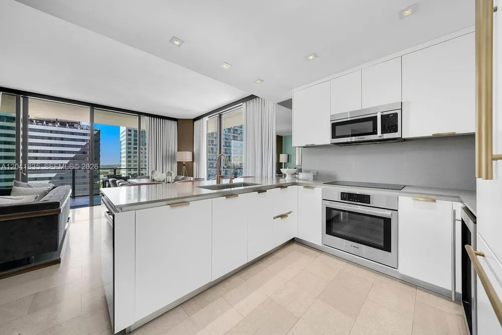88 SW 7th St #1212 Miami, FL 33130