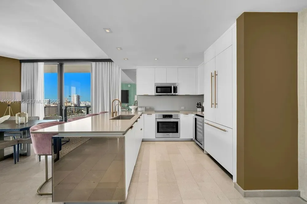 88 SW 7th St #1212 Miami, FL 33130