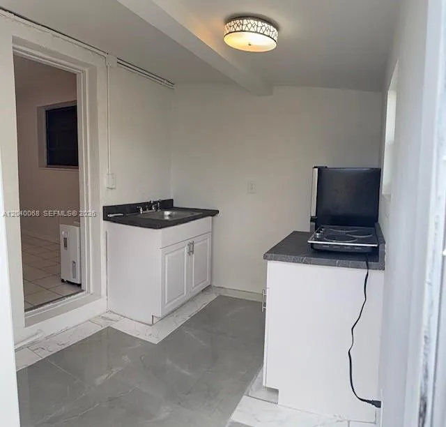 5641 SW 39th St West Park, FL 33023