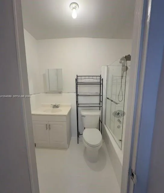 5641 SW 39th St West Park, FL 33023