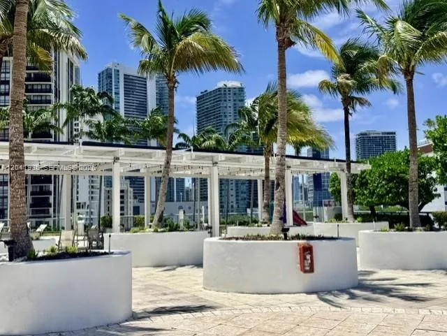 601 NE 36th St #803 Miami, FL 33137