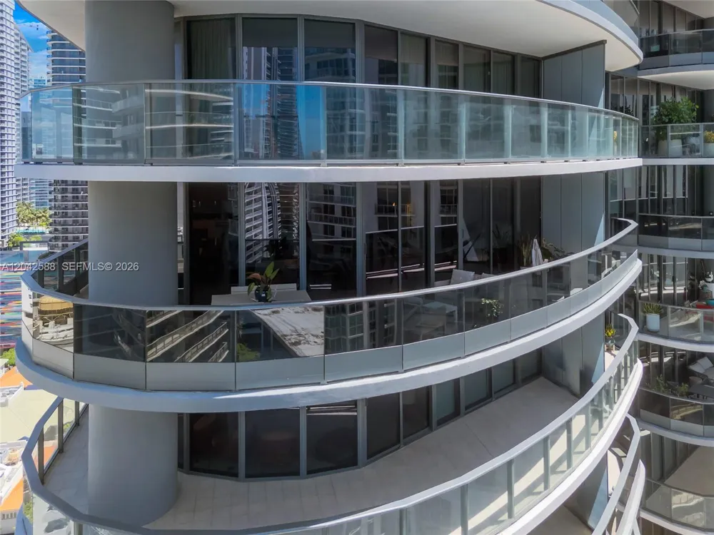 1000 Brickell Plz #2402 Miami, FL 33131