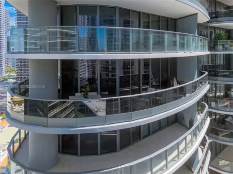 1000 Brickell Plz #2402