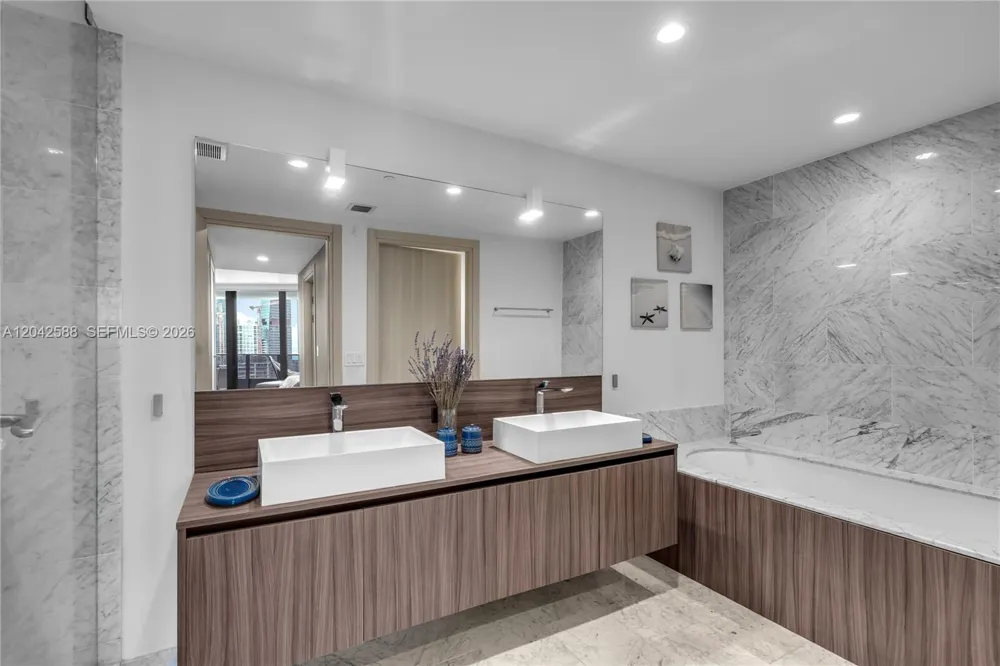 1000 Brickell Plz #2402 Miami, FL 33131